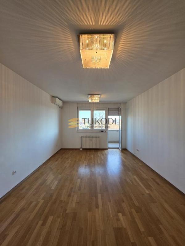 Glavna slika -Četvorosoban stan na prodaju, 90m2, 265.000€