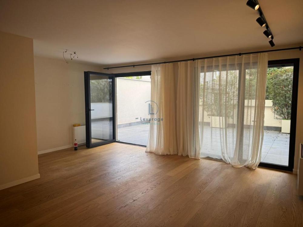 Glavna slika -Trosoban stan za izdavanje, 145m2, 3.000€