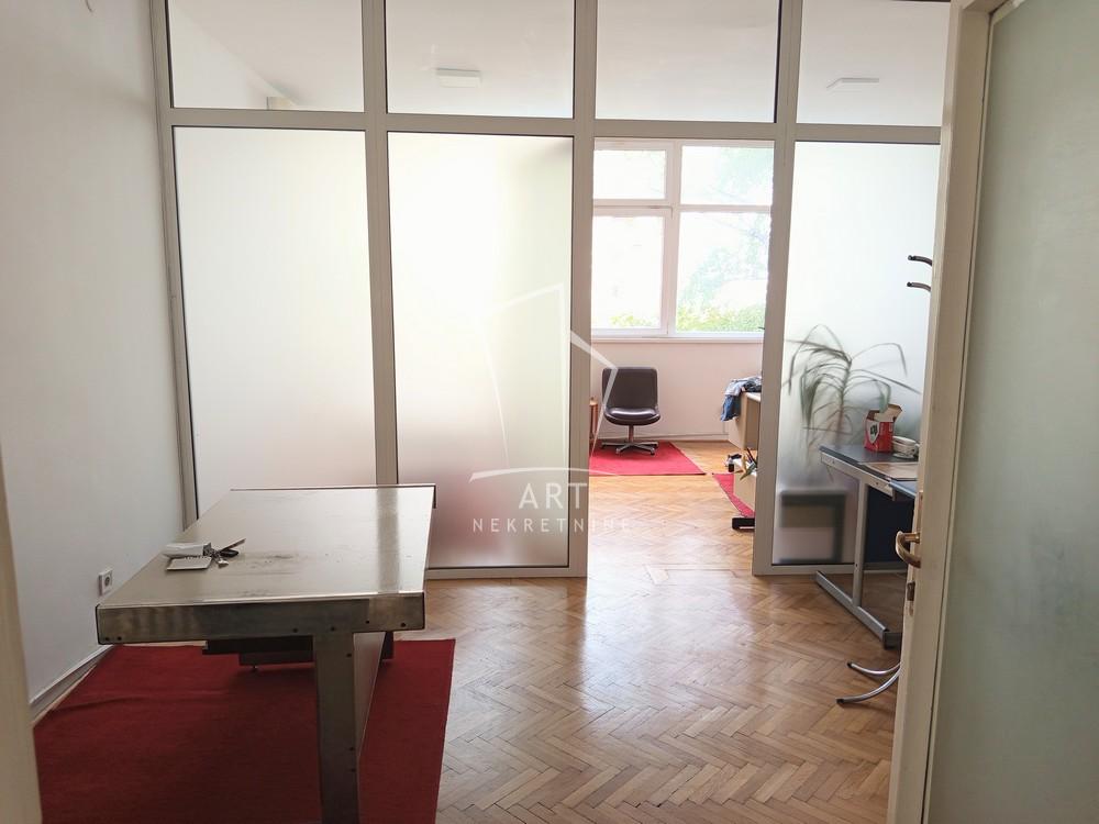 Slika 1 - Zmaj Jovina,  Lokal za izdavanje, 110m2, 1.400€