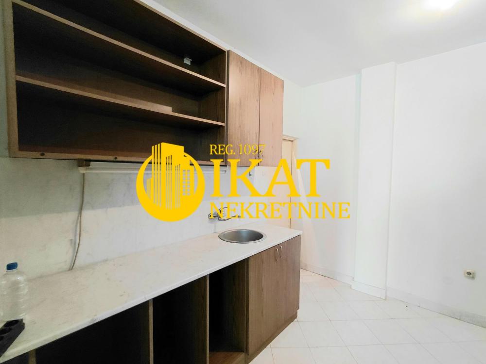 Slika 3 - Dragoslava Srejovića,  Lokal na prodaju, 43m2, 99.000€