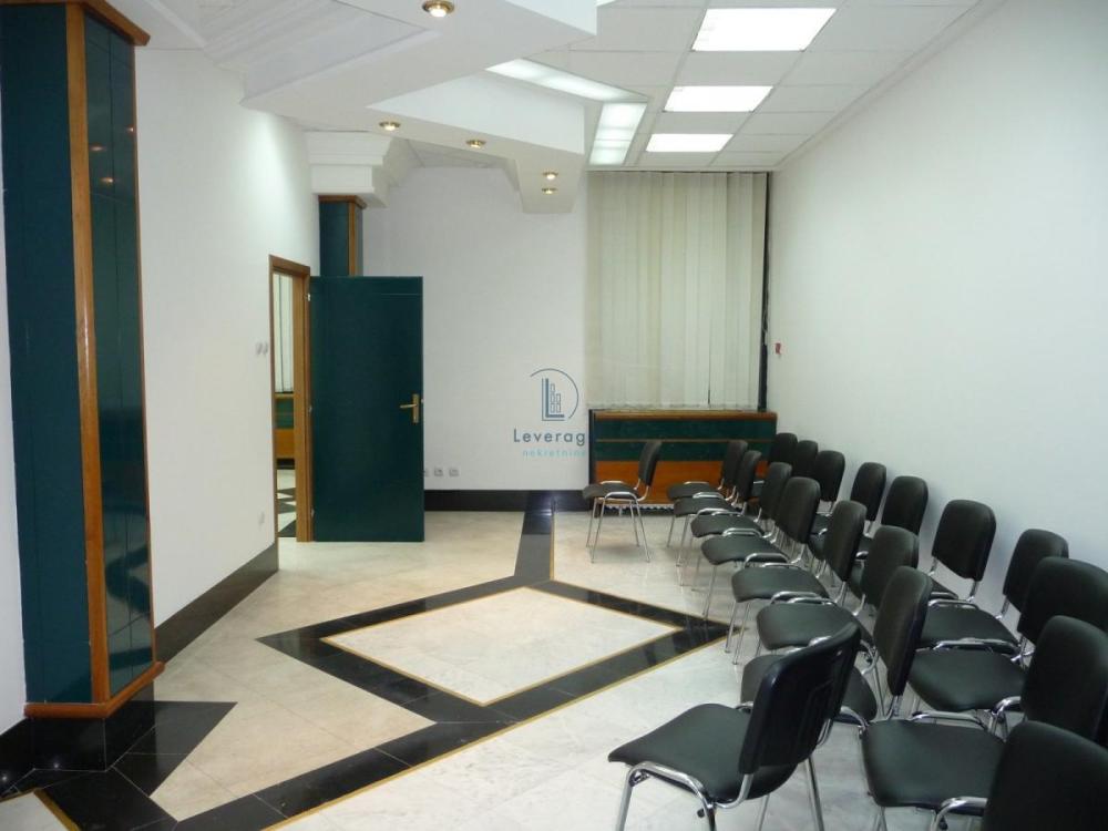 Slika 3 - Bulevar Arsenija Čarnojevića,  Lokal za izdavanje, 188m2, 1.880€