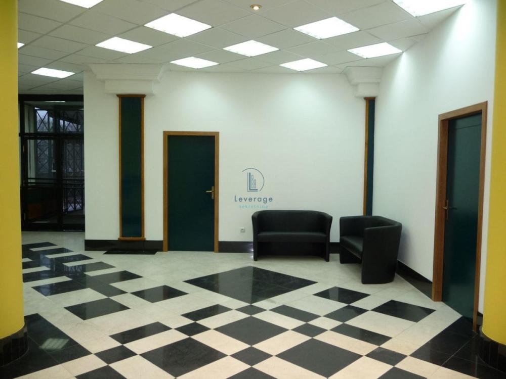 Slika 1 - Bulevar Arsenija Čarnojevića,  Lokal za izdavanje, 188m2, 1.880€