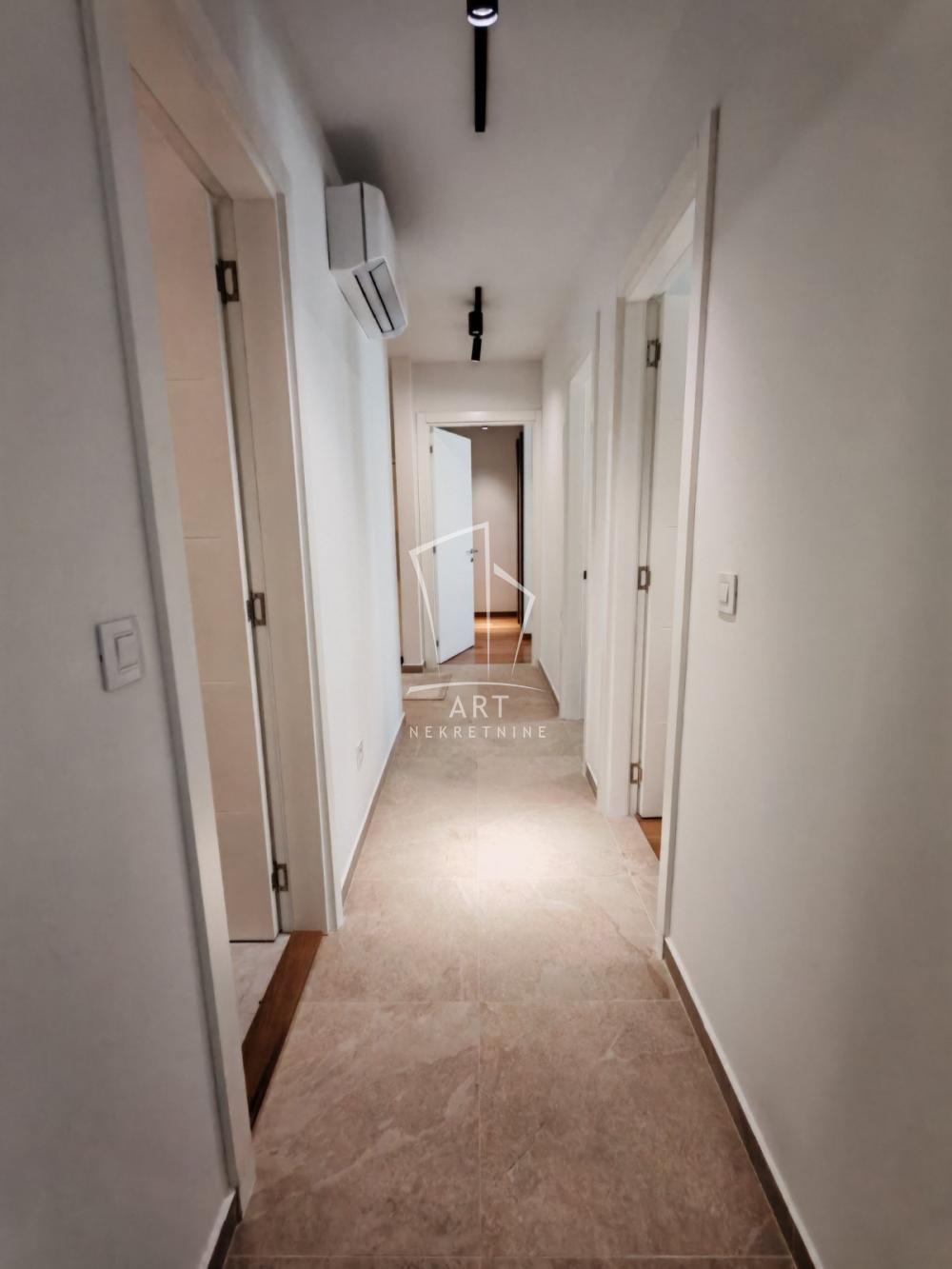 Slika 10 - Bulevar heroja sa Košara, Četvorosoban stan za izdavanje, 99m2, 1.800€