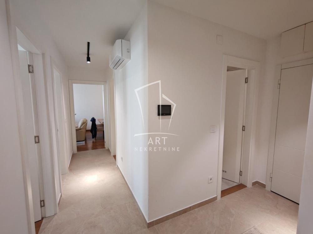 Slika 11 - Bulevar heroja sa Košara, Četvorosoban stan za izdavanje, 99m2, 1.800€