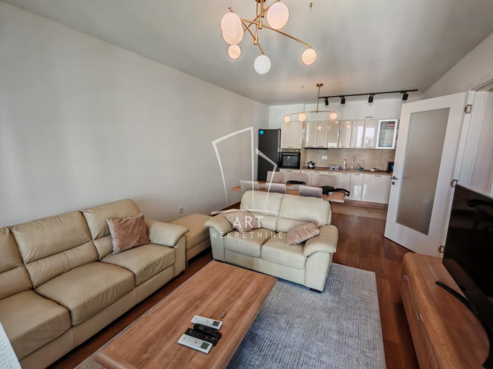 Slika 2 - Bulevar heroja sa Košara, Četvorosoban stan za izdavanje, 99m2, 1.800€