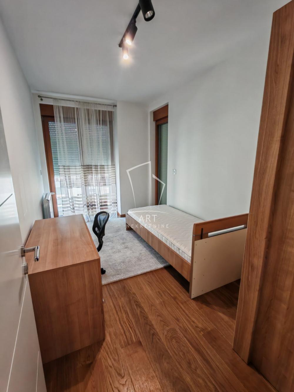 Slika 7 - Bulevar heroja sa Košara, Četvorosoban stan za izdavanje, 99m2, 1.800€