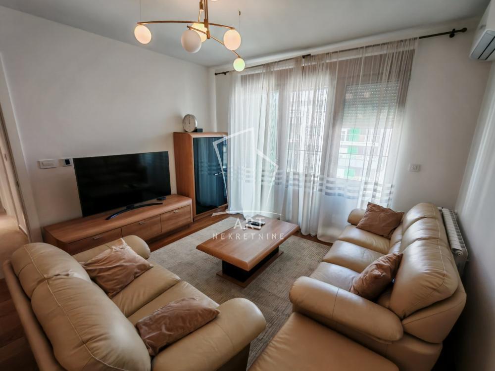 Glavna slika -Bulevar heroja sa Košara, Četvorosoban stan za izdavanje, 99m2, 1.800€