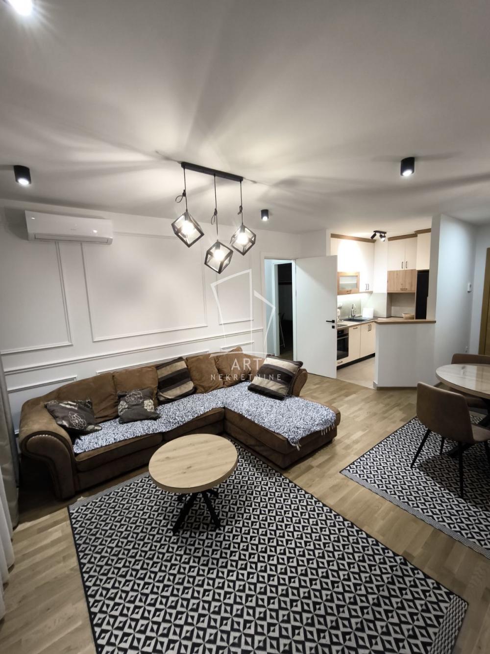 Slika 1 - Južni Bulevar, Dvosoban stan za izdavanje, 59m2, 1.100€