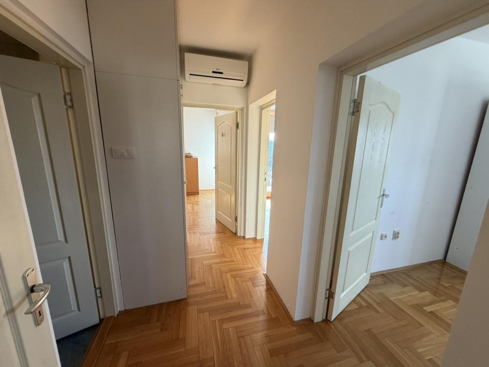 Slika 10 - Četvorosoban stan za izdavanje, 800€