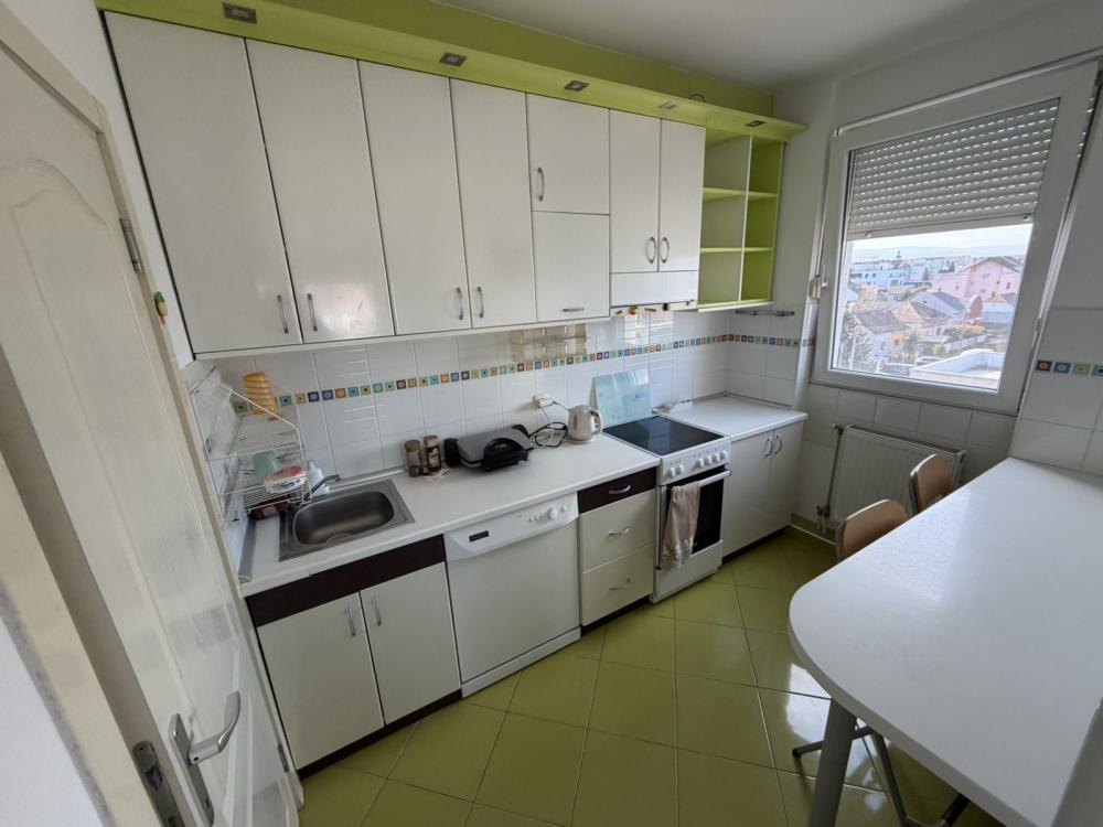 Slika 6 - Četvorosoban stan za izdavanje, 800€