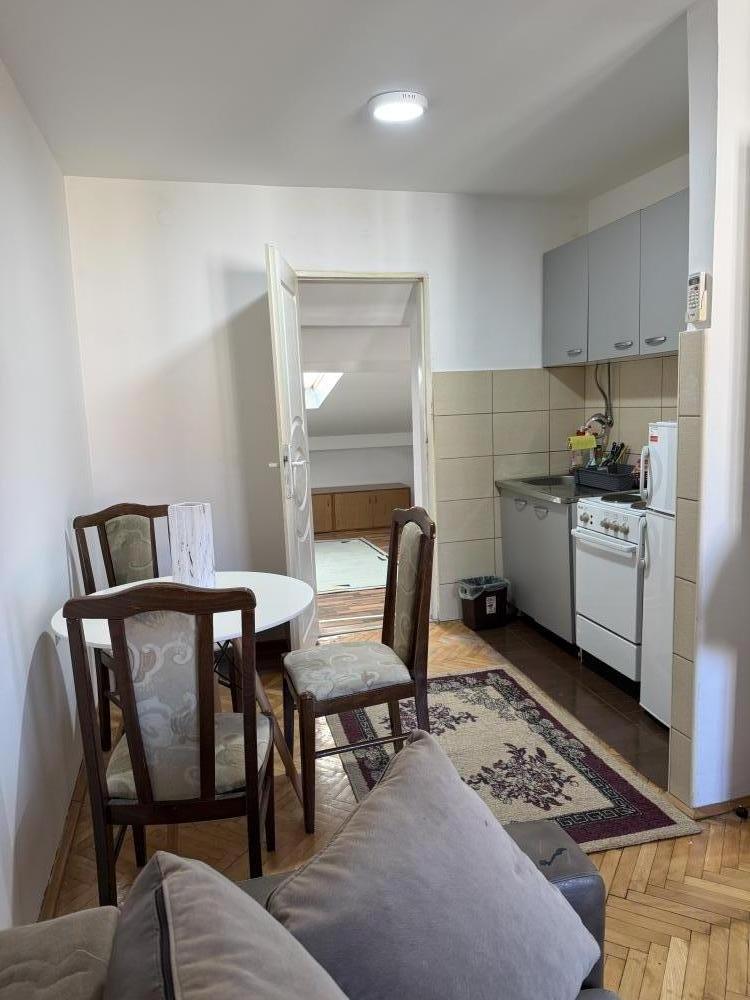 Slika 2 - Obrenovićeva, Jednosoban stan za izdavanje, 44m2, 270€