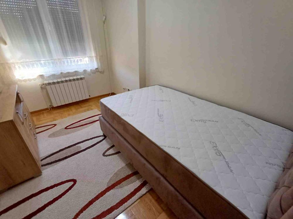 Slika 5 - Južni Bulevar, Trosoban stan za izdavanje, 80m2, 800€