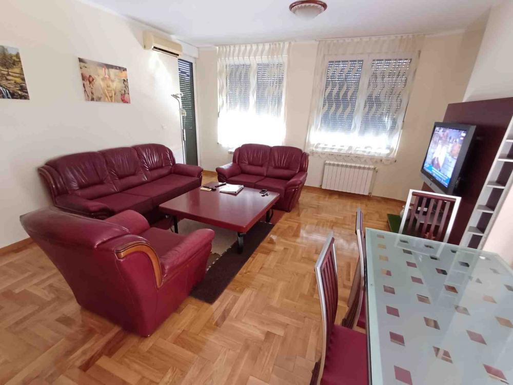 Slika 1 - Južni Bulevar, Trosoban stan za izdavanje, 80m2, 800€