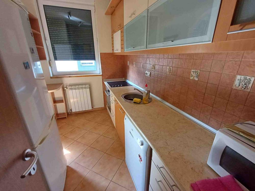 Slika 3 - Južni Bulevar, Trosoban stan za izdavanje, 80m2, 800€