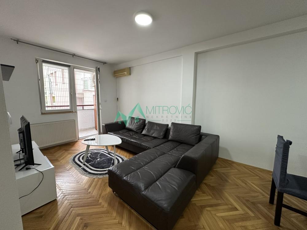 Glavna slika -Jednoiposoban stan za izdavanje, 42m2, 400€