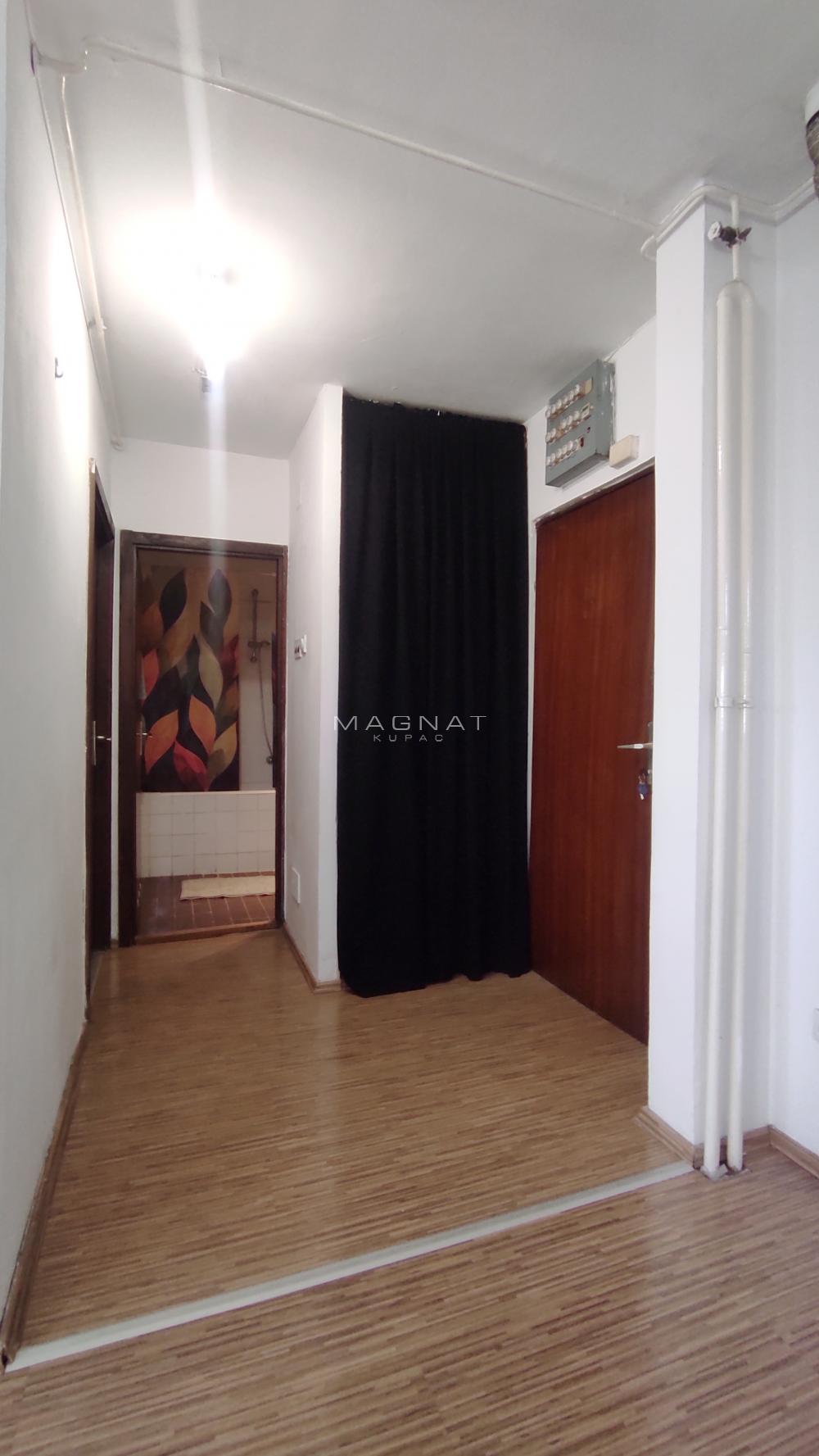 Slika 1 - Lazarevački drum, Dvosoban stan na prodaju, 66m2, 158.000€