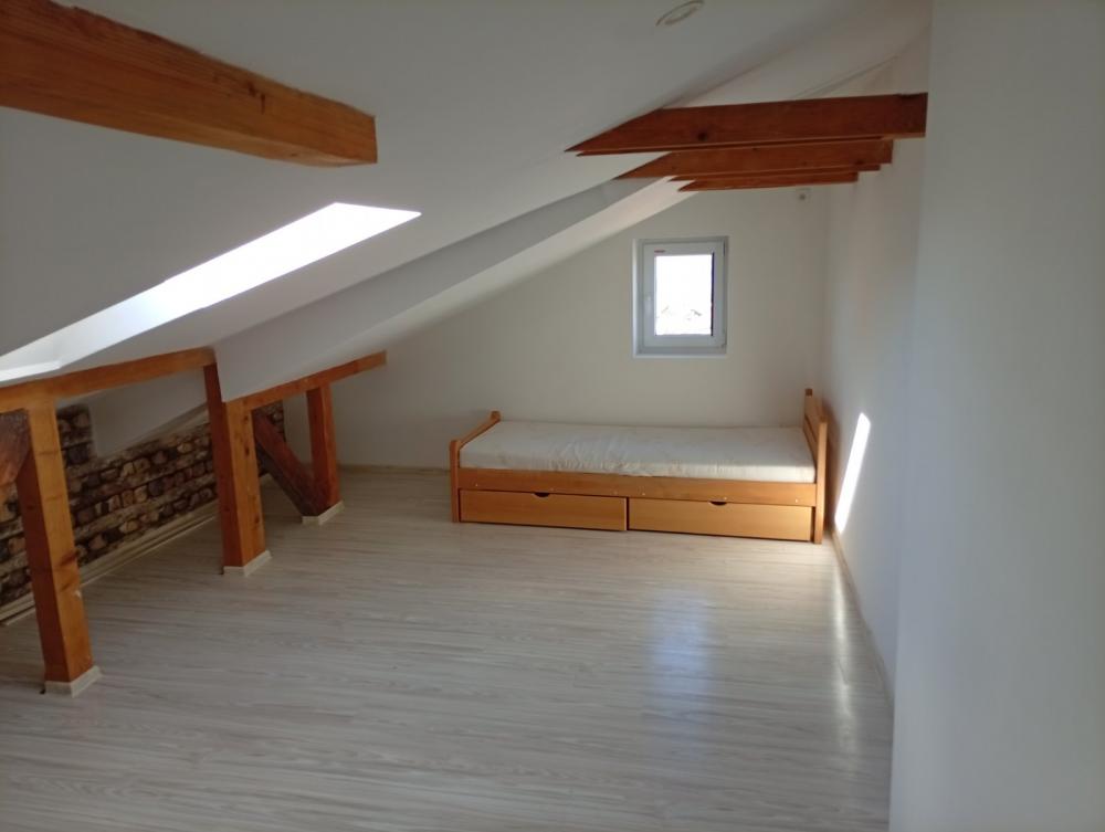 Slika 11 - Marijane Gregoran, Trosoban stan za izdavanje, 74m2, 600€