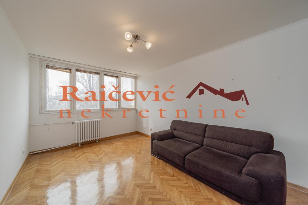 Slika 1 - Otona Zupancica, Trosoban stan na prodaju, 72m2, 254.000€