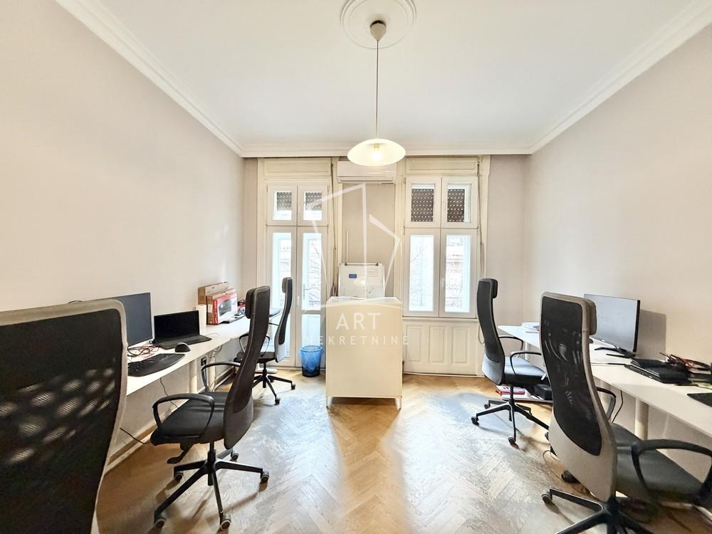 Slika 1 - Bulevar Despota Stefana,  Lokal za izdavanje, 130m2, 1.400€