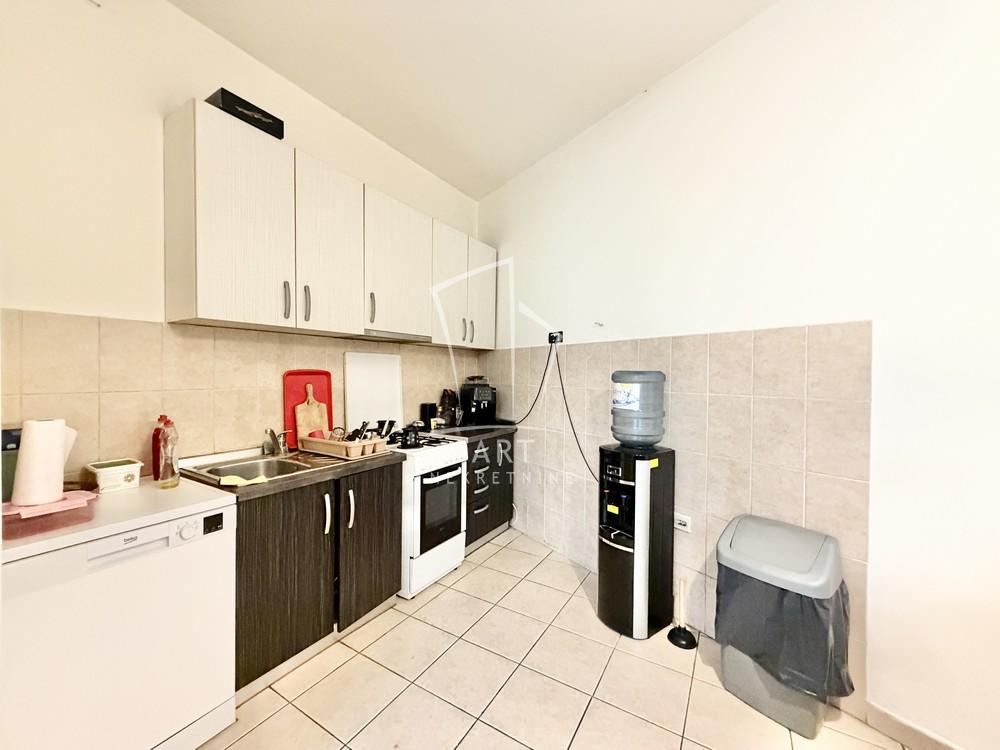 Slika 8 - Bulevar Despota Stefana,  Lokal za izdavanje, 130m2, 1.400€