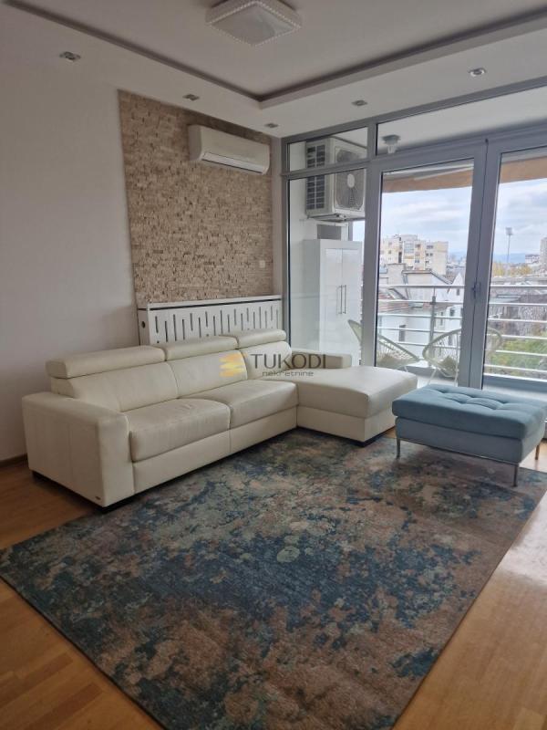 Glavna slika -Trosoban stan za izdavanje, 105m2, 1.250€