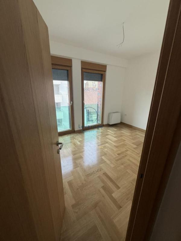 Slika 2 - Zahumska,  Lokal za izdavanje, 130m2, 2.000€