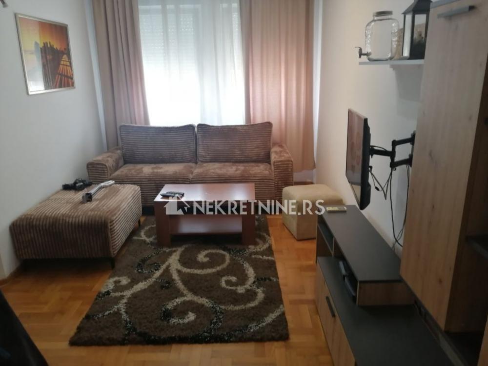 Slika 1 - Južni Bulevar, Trosoban stan za izdavanje, 60m2, 700€