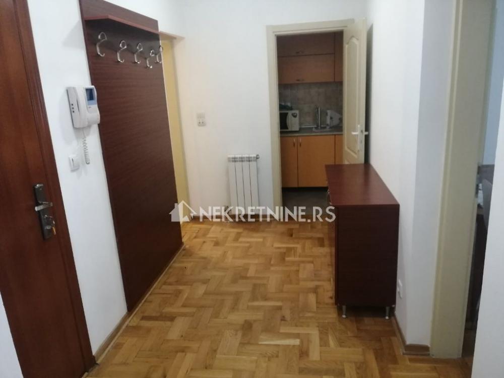 Slika 11 - Južni Bulevar, Trosoban stan za izdavanje, 60m2, 700€