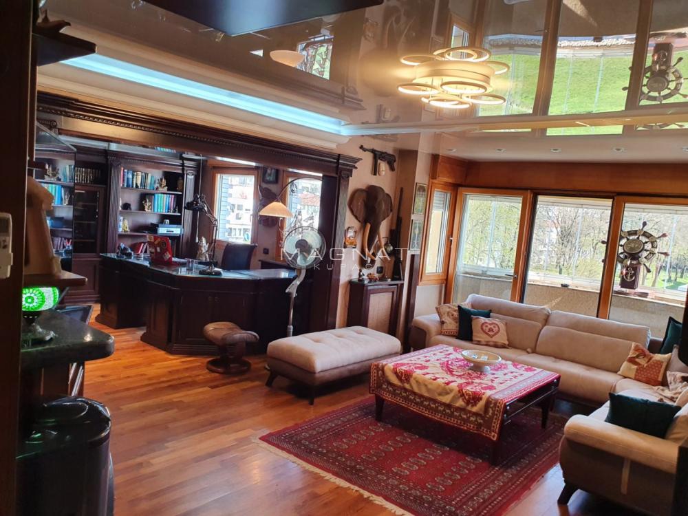 Slika 1 - Otona Župančiča, Petosoban stan za izdavanje, 200m2, 1.300€