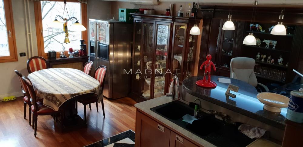 Slika 2 - Otona Župančiča, Petosoban stan za izdavanje, 200m2, 1.300€