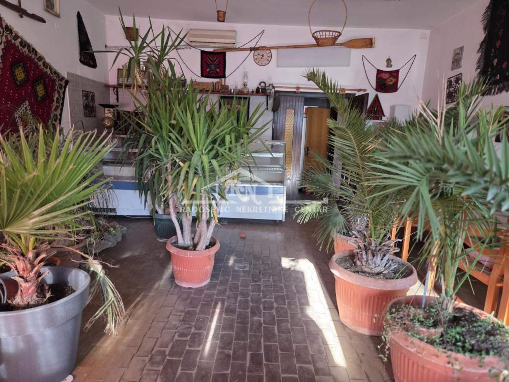 Slika 4 - Jumbina,  Lokal za izdavanje, 42m2, 400€