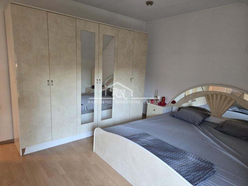 Slika 3 - Jumbina, Petoiposoban stan za izdavanje, 200m2, 1.000€