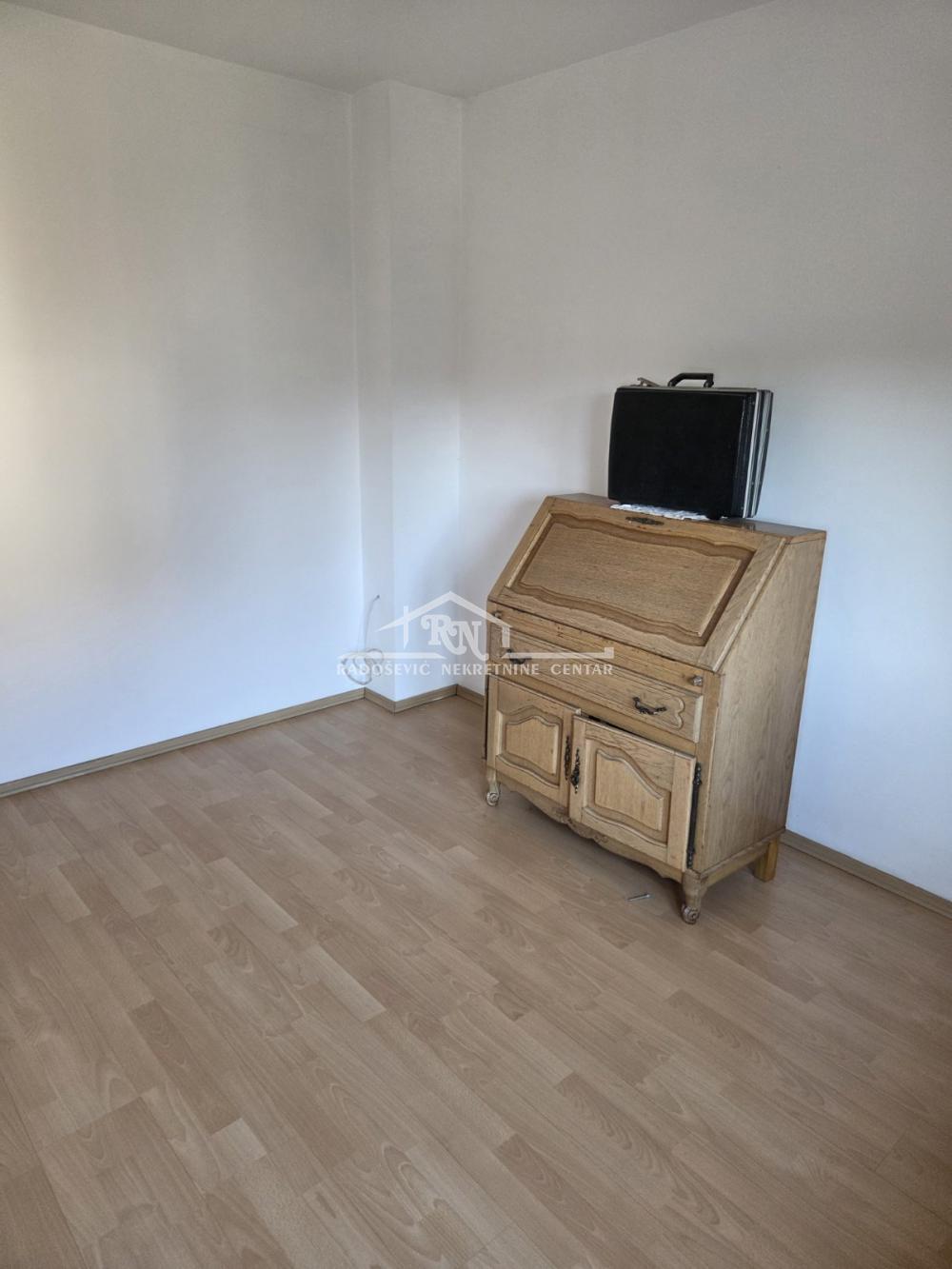 Slika 6 - Jumbina, Petoiposoban stan za izdavanje, 200m2, 1.000€