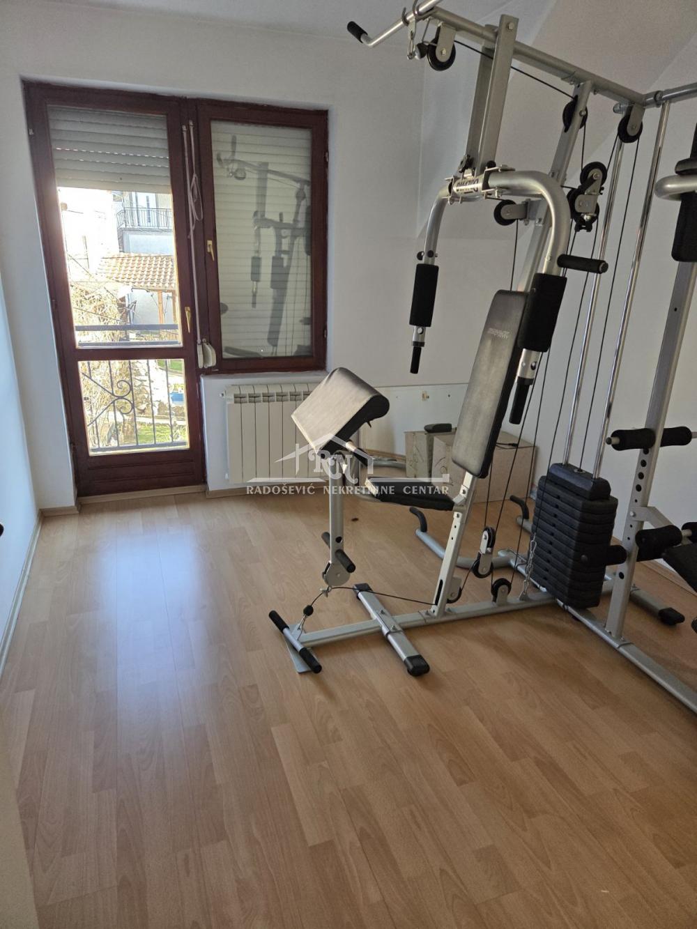 Slika 7 - Jumbina, Petoiposoban stan za izdavanje, 200m2, 1.000€