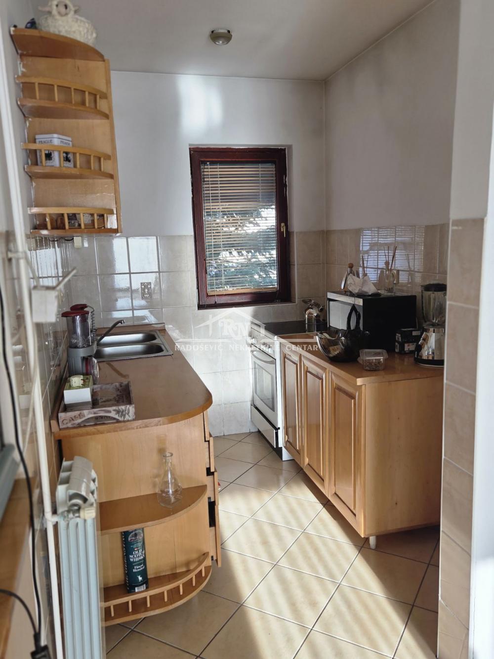 Slika 5 - Jumbina, Petoiposoban stan za izdavanje, 200m2, 1.000€