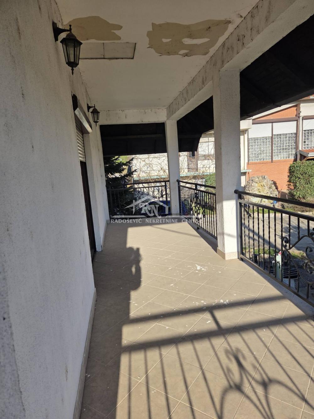 Slika 8 - Jumbina, Petoiposoban stan za izdavanje, 200m2, 1.000€