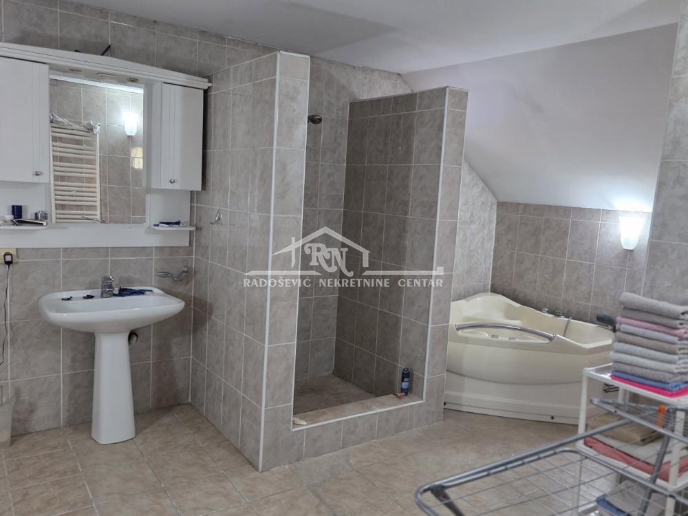 Slika 4 - Jumbina, Petoiposoban stan za izdavanje, 200m2, 1.000€