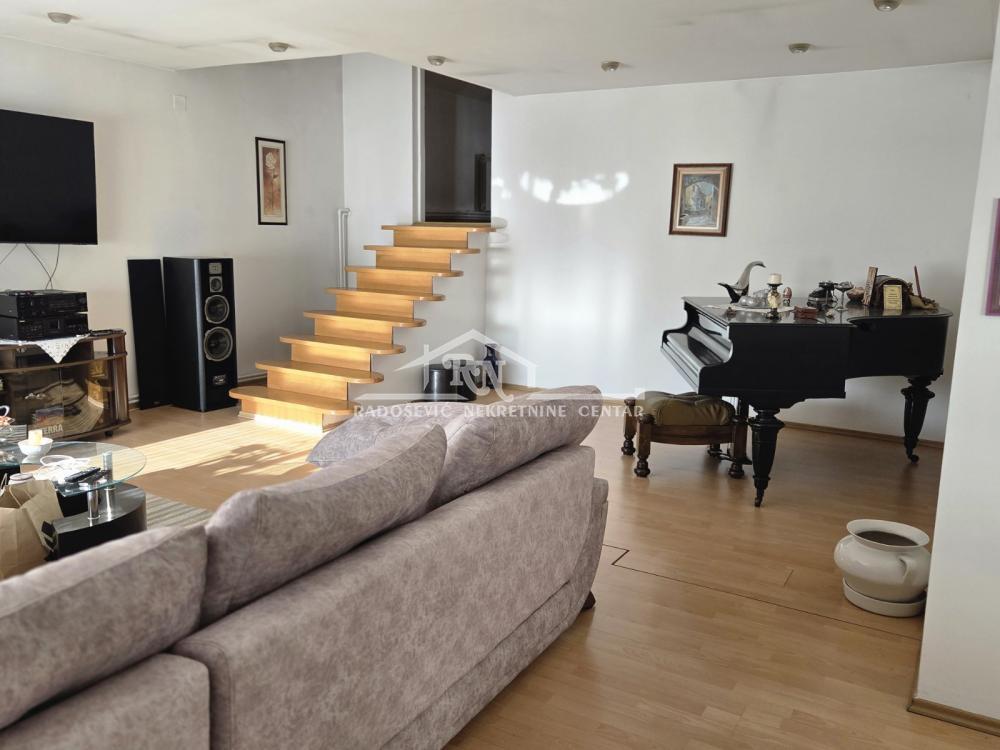 Glavna slika -Jumbina, Petoiposoban stan za izdavanje, 200m2, 1.000€