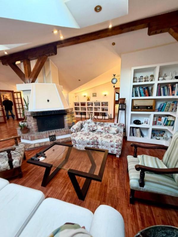 Glavna slika -Petosoban stan za izdavanje, 210m2, 1.950€