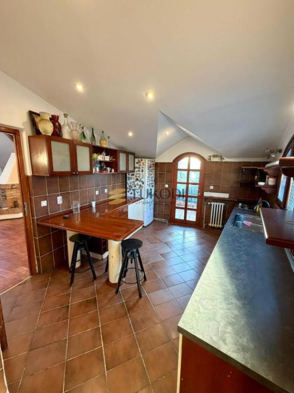 Slika 4 - Petosoban stan za izdavanje, 210m2, 1.950€