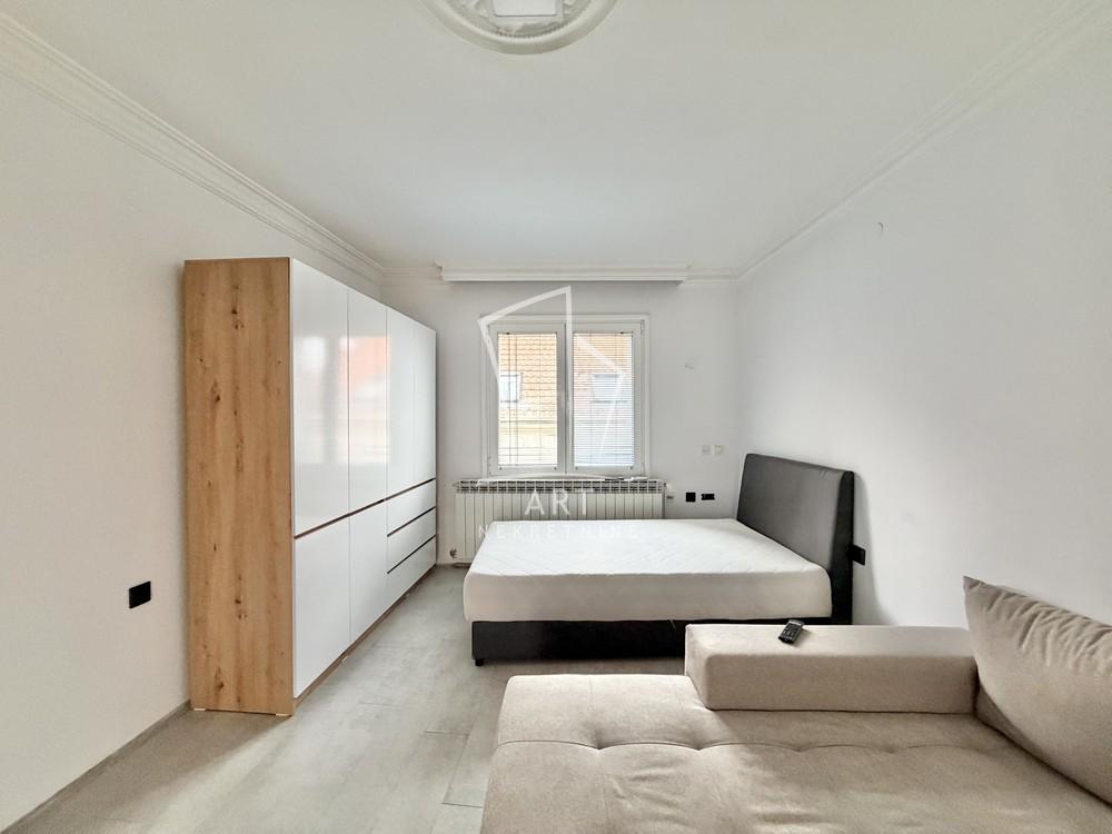 Slika 9 - Dositejeva,  Kuća za izdavanje, 324m2, 2.500€