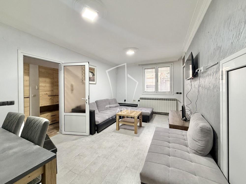 Slika 1 - Dositejeva,  Kuća za izdavanje, 324m2, 2.500€