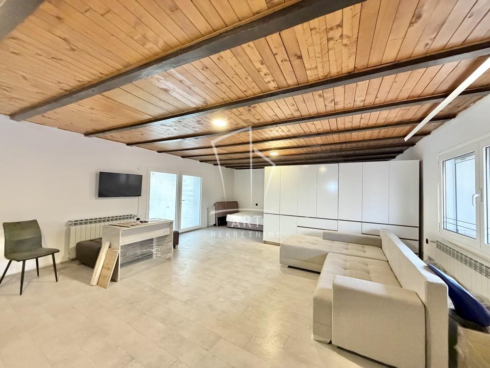 Slika 3 - Dositejeva,  Kuća za izdavanje, 324m2, 2.500€