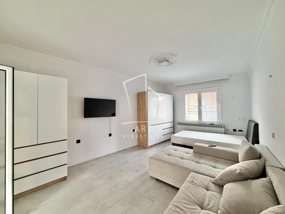 Slika 7 - Dositejeva,  Kuća za izdavanje, 324m2, 2.500€