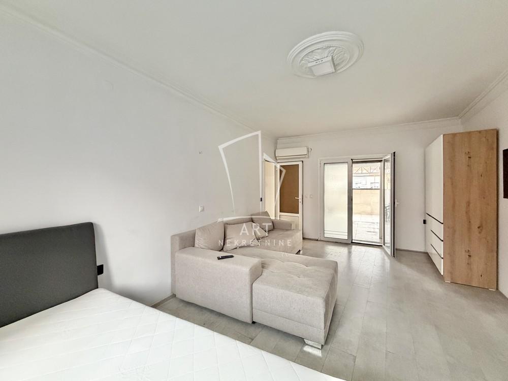 Slika 8 - Dositejeva,  Kuća za izdavanje, 324m2, 2.500€