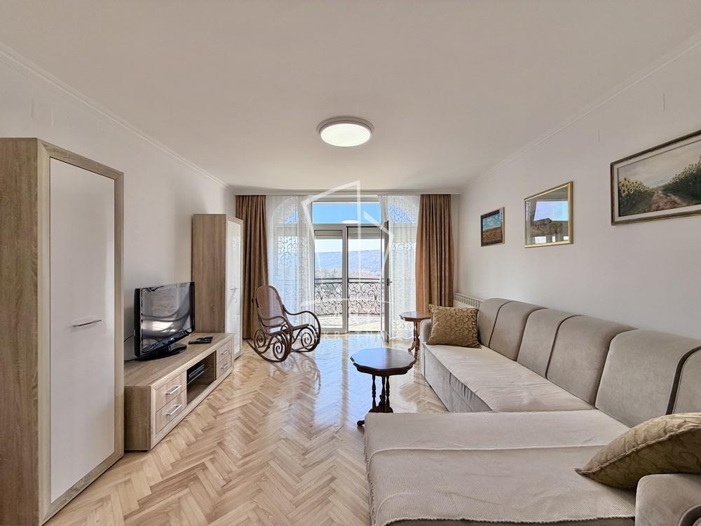 Slika 1 - Cara Iraklija, Trosoban stan za izdavanje, 80m2, 1.200€