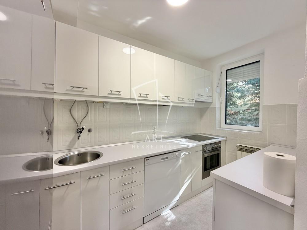 Slika 6 - Cara Iraklija, Trosoban stan za izdavanje, 80m2, 1.200€