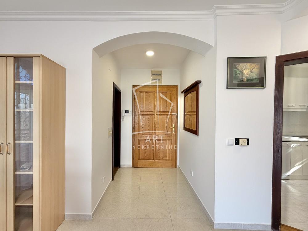 Slika 5 - Cara Iraklija, Trosoban stan za izdavanje, 80m2, 1.200€