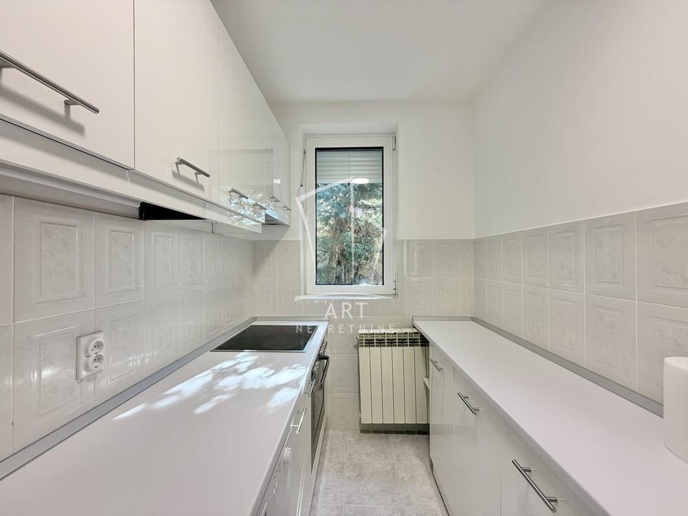 Slika 7 - Cara Iraklija, Trosoban stan za izdavanje, 80m2, 1.200€