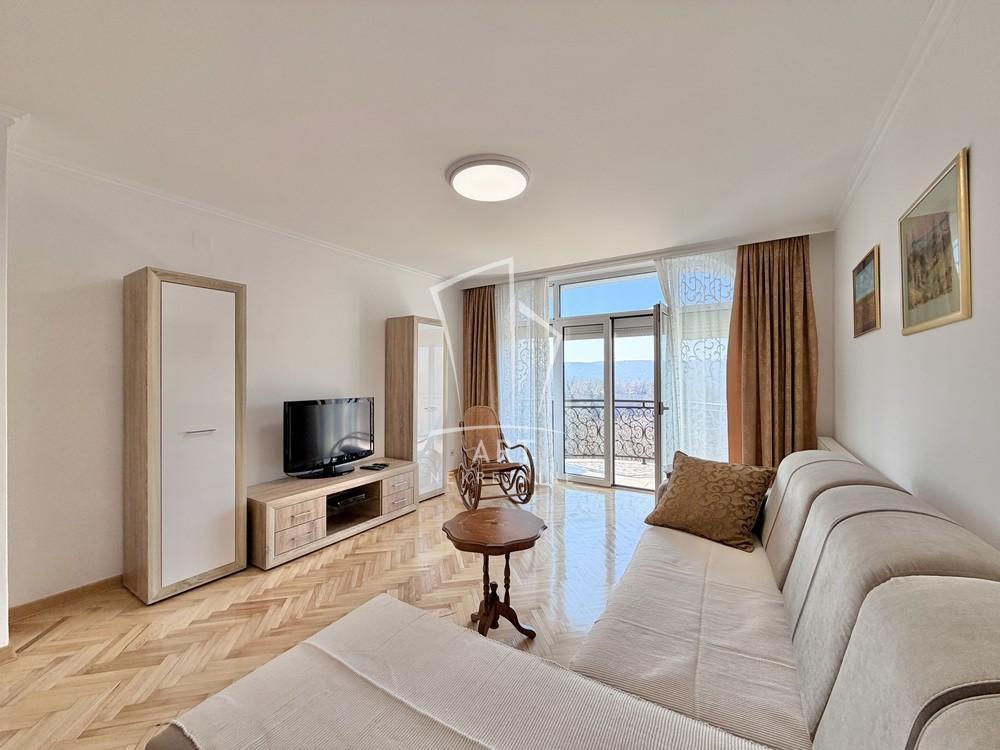 Glavna slika -Cara Iraklija, Trosoban stan za izdavanje, 80m2, 1.200€